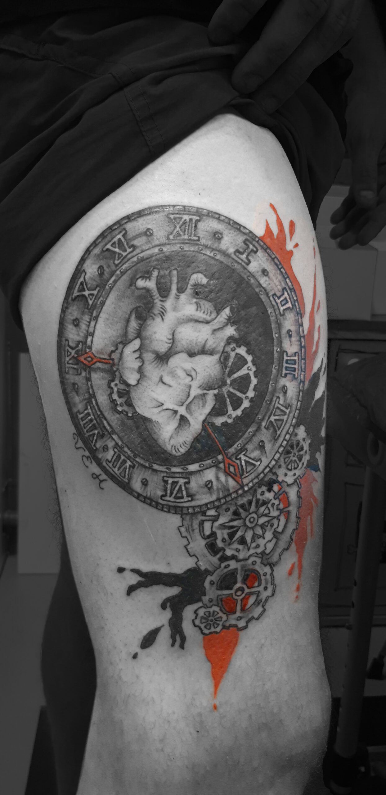 Tatouage horloge et cœur